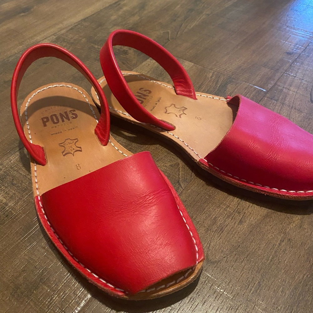 Like new PONS Avarcas size 8.